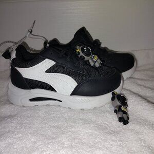 Unisex Kids Black and White Sneakers Size 9 Lightweight Mesh Lace Up Sneakers